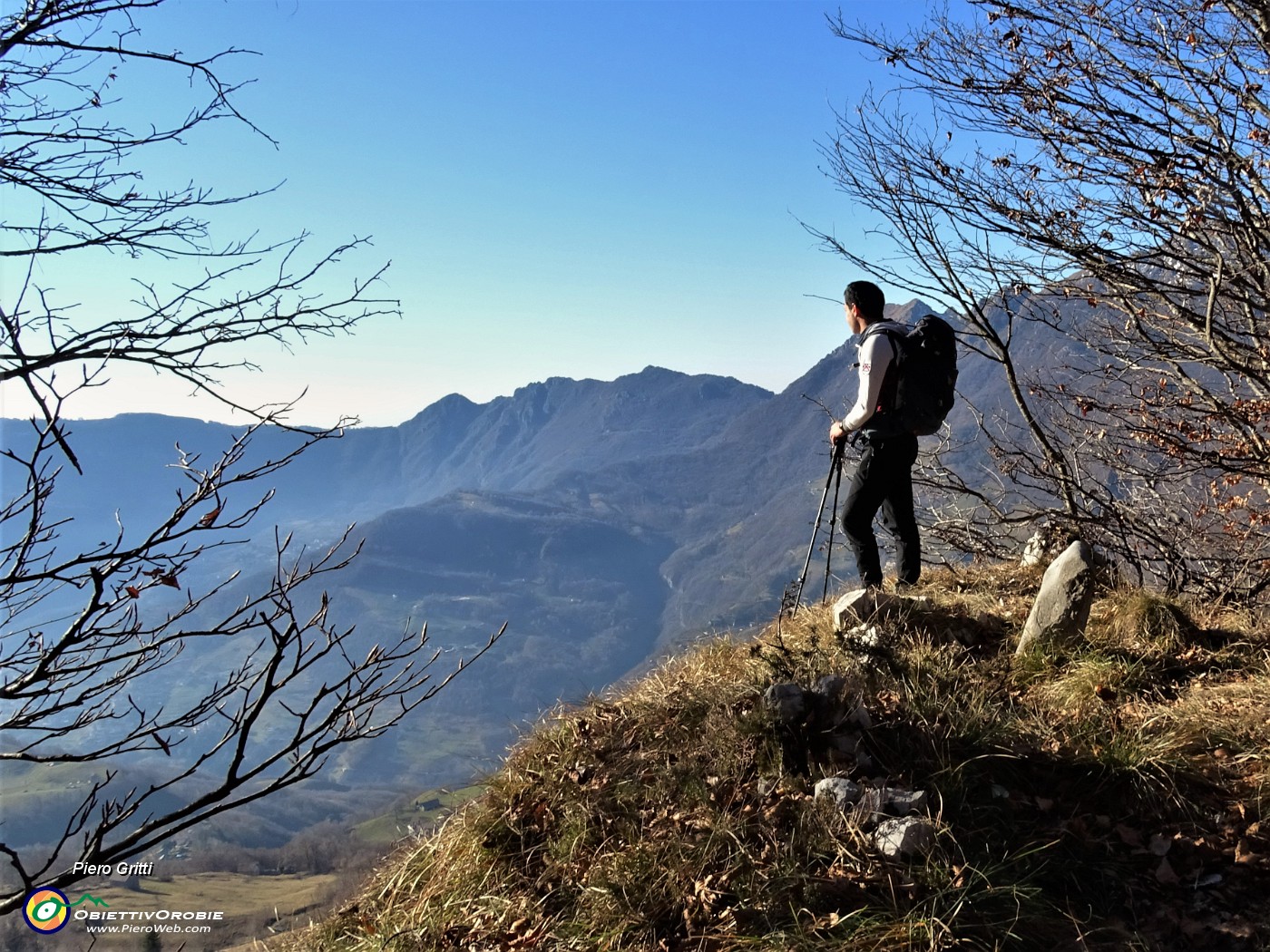 25 Cocuzzolo panoramico sulla Valle Imagna.JPG